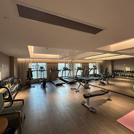 Mehood Lestie International Hotel Nancun Wanbo Metro Station Branch - Free Shuttle Bus To Canton Fair Complex During Canton Fair Period & Free Breakfast & Free Afternoon Tea & Free Midnight Snack & Free Vpn Internet Access Екстер'єр фото