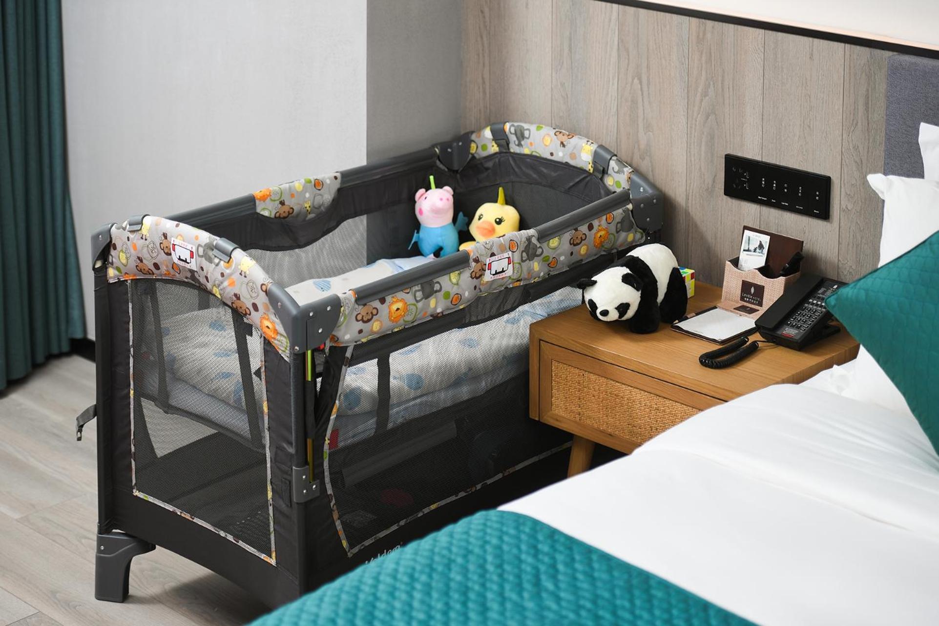 Mehood Lestie International Hotel Nancun Wanbo Metro Station Branch - Free Shuttle Bus To Canton Fair Complex During Canton Fair Period & Free Breakfast & Free Afternoon Tea & Free Midnight Snack & Free Vpn Internet Access Екстер'єр фото