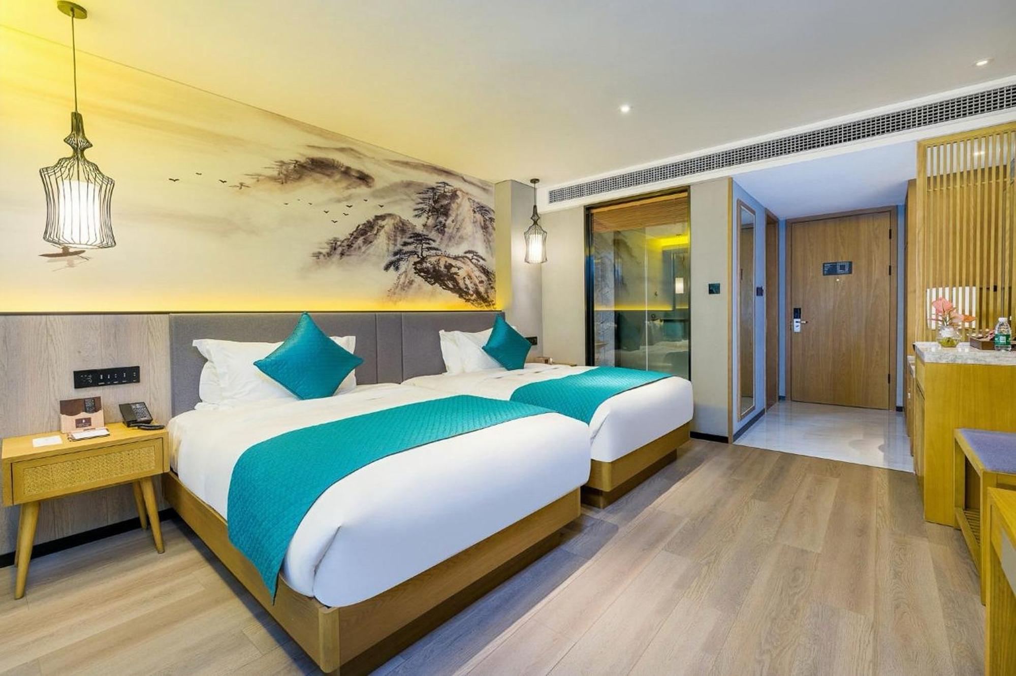 Mehood Lestie International Hotel Nancun Wanbo Metro Station Branch - Free Shuttle Bus To Canton Fair Complex During Canton Fair Period & Free Breakfast & Free Afternoon Tea & Free Midnight Snack & Free Vpn Internet Access Екстер'єр фото