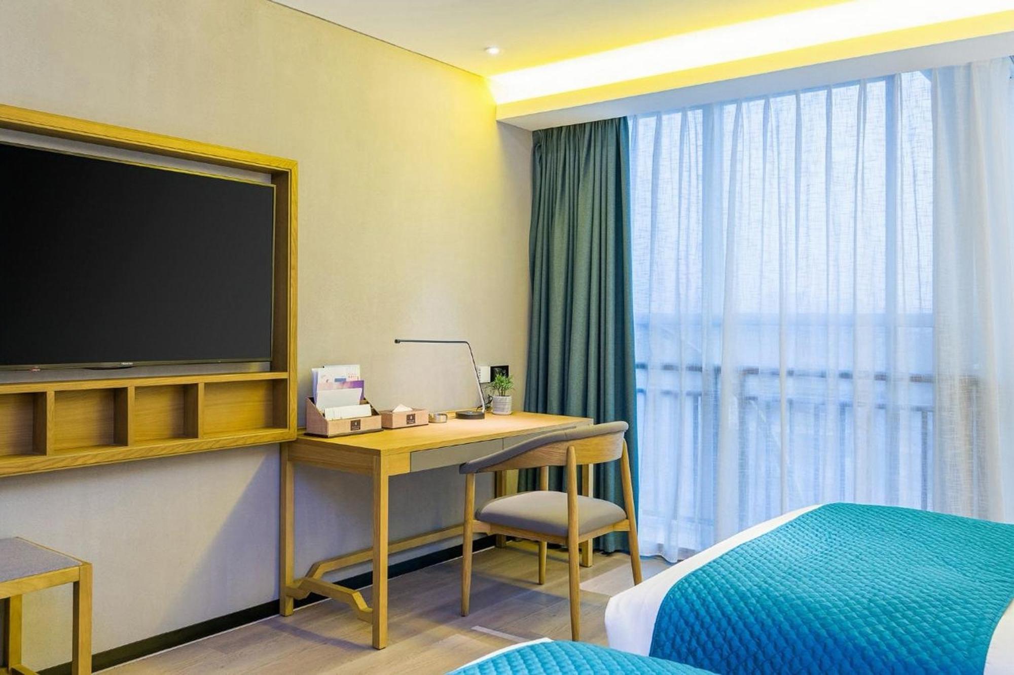Mehood Lestie International Hotel Nancun Wanbo Metro Station Branch - Free Shuttle Bus To Canton Fair Complex During Canton Fair Period & Free Breakfast & Free Afternoon Tea & Free Midnight Snack & Free Vpn Internet Access Екстер'єр фото