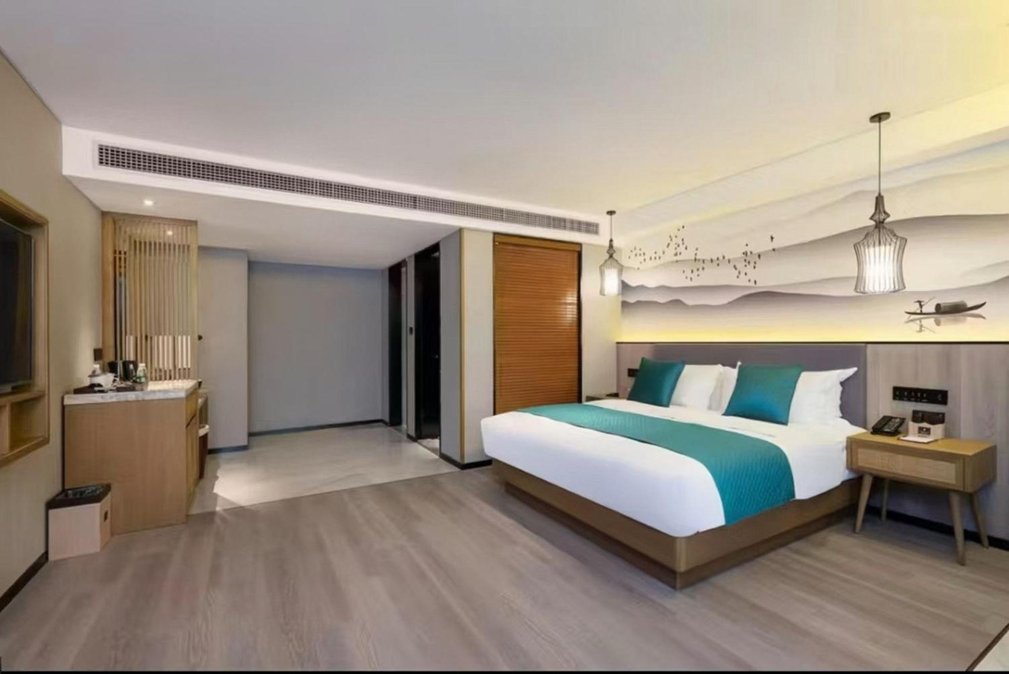 Mehood Lestie International Hotel Nancun Wanbo Metro Station Branch - Free Shuttle Bus To Canton Fair Complex During Canton Fair Period & Free Breakfast & Free Afternoon Tea & Free Midnight Snack & Free Vpn Internet Access Екстер'єр фото