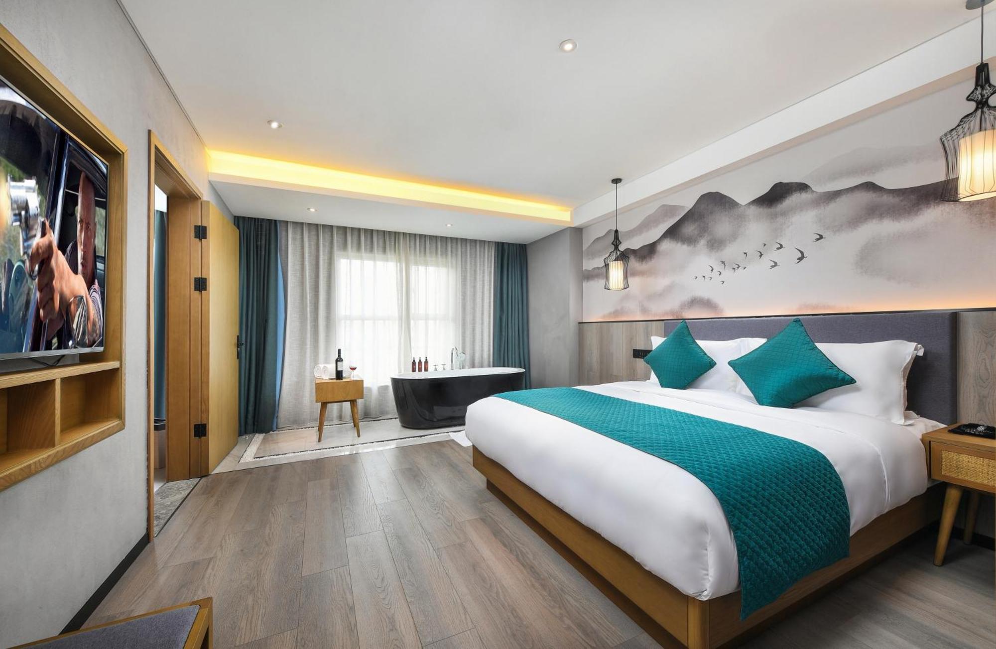 Mehood Lestie International Hotel Nancun Wanbo Metro Station Branch - Free Shuttle Bus To Canton Fair Complex During Canton Fair Period & Free Breakfast & Free Afternoon Tea & Free Midnight Snack & Free Vpn Internet Access Екстер'єр фото