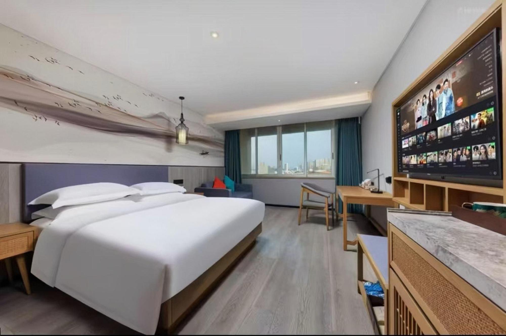 Mehood Lestie International Hotel Nancun Wanbo Metro Station Branch - Free Shuttle Bus To Canton Fair Complex During Canton Fair Period & Free Breakfast & Free Afternoon Tea & Free Midnight Snack & Free Vpn Internet Access Екстер'єр фото