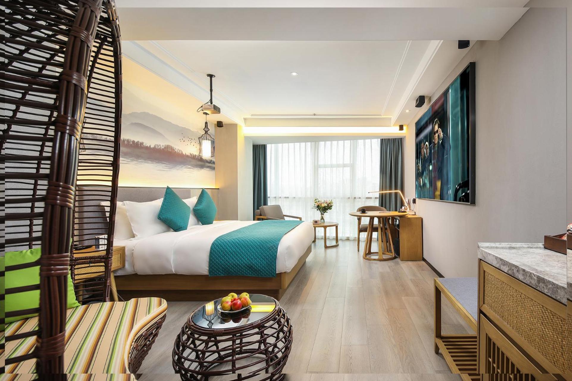 Mehood Lestie International Hotel Nancun Wanbo Metro Station Branch - Free Shuttle Bus To Canton Fair Complex During Canton Fair Period & Free Breakfast & Free Afternoon Tea & Free Midnight Snack & Free Vpn Internet Access Екстер'єр фото