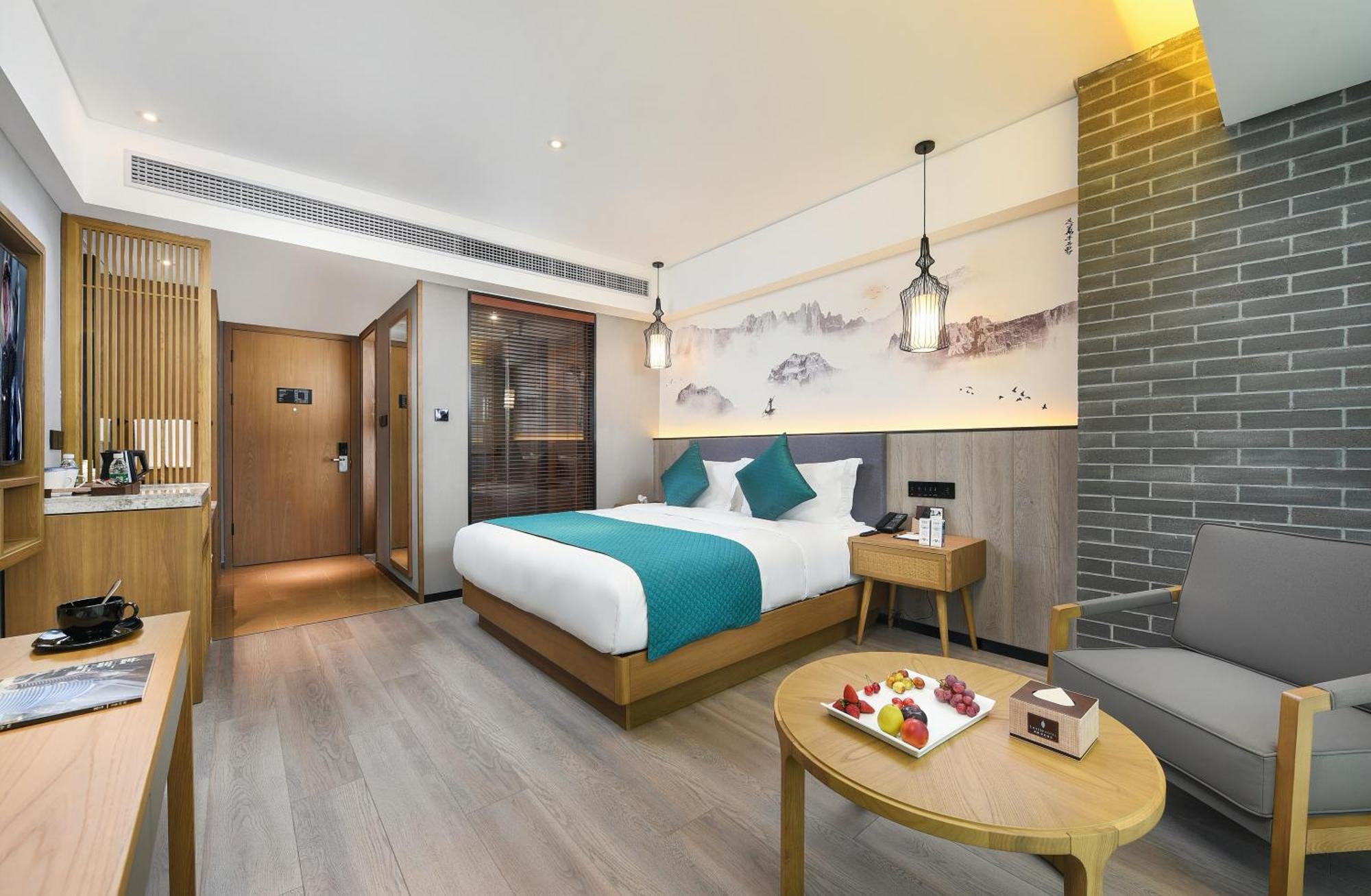 Mehood Lestie International Hotel Nancun Wanbo Metro Station Branch - Free Shuttle Bus To Canton Fair Complex During Canton Fair Period & Free Breakfast & Free Afternoon Tea & Free Midnight Snack & Free Vpn Internet Access Екстер'єр фото