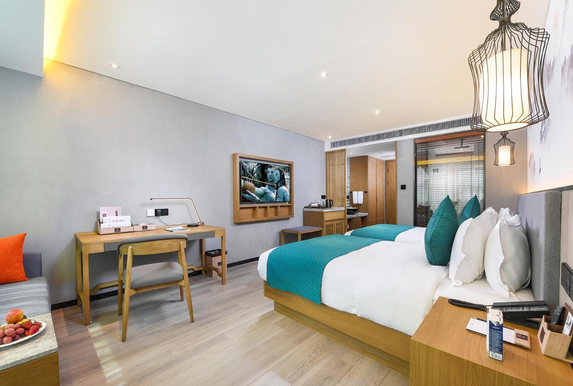 Mehood Lestie International Hotel Nancun Wanbo Metro Station Branch - Free Shuttle Bus To Canton Fair Complex During Canton Fair Period & Free Breakfast & Free Afternoon Tea & Free Midnight Snack & Free Vpn Internet Access Екстер'єр фото