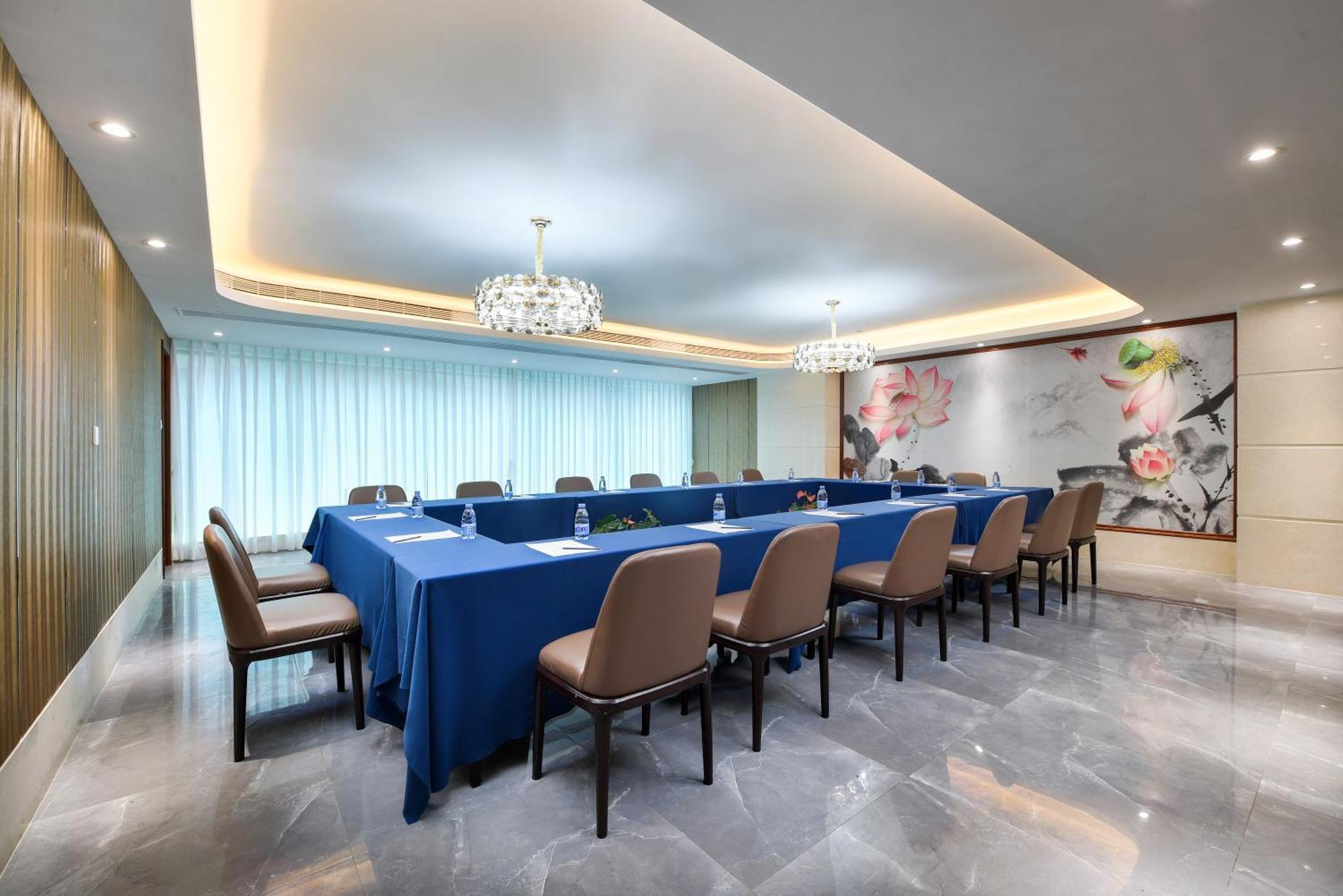 Mehood Lestie International Hotel Nancun Wanbo Metro Station Branch - Free Shuttle Bus To Canton Fair Complex During Canton Fair Period & Free Breakfast & Free Afternoon Tea & Free Midnight Snack & Free Vpn Internet Access Екстер'єр фото