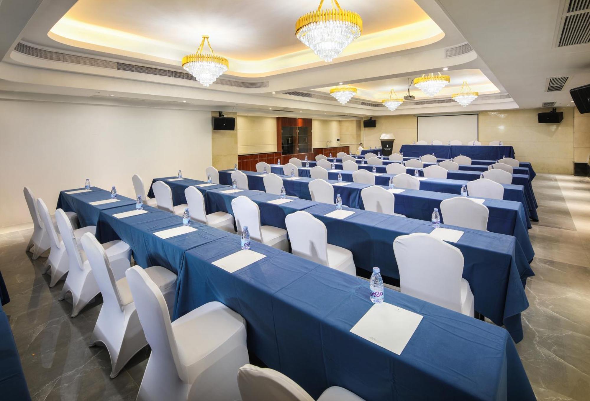 Mehood Lestie International Hotel Nancun Wanbo Metro Station Branch - Free Shuttle Bus To Canton Fair Complex During Canton Fair Period & Free Breakfast & Free Afternoon Tea & Free Midnight Snack & Free Vpn Internet Access Екстер'єр фото