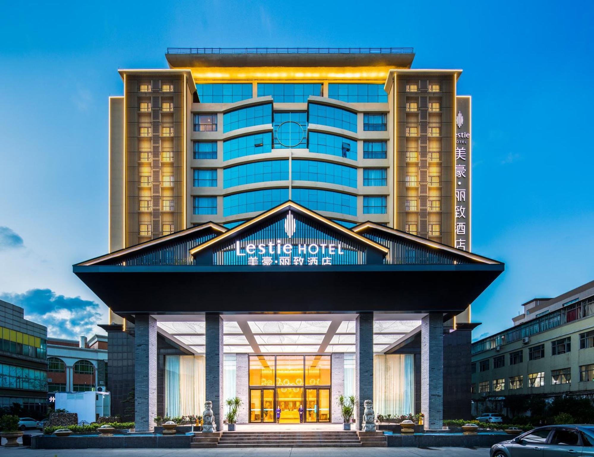 Mehood Lestie International Hotel Nancun Wanbo Metro Station Branch - Free Shuttle Bus To Canton Fair Complex During Canton Fair Period & Free Breakfast & Free Afternoon Tea & Free Midnight Snack & Free Vpn Internet Access Екстер'єр фото
