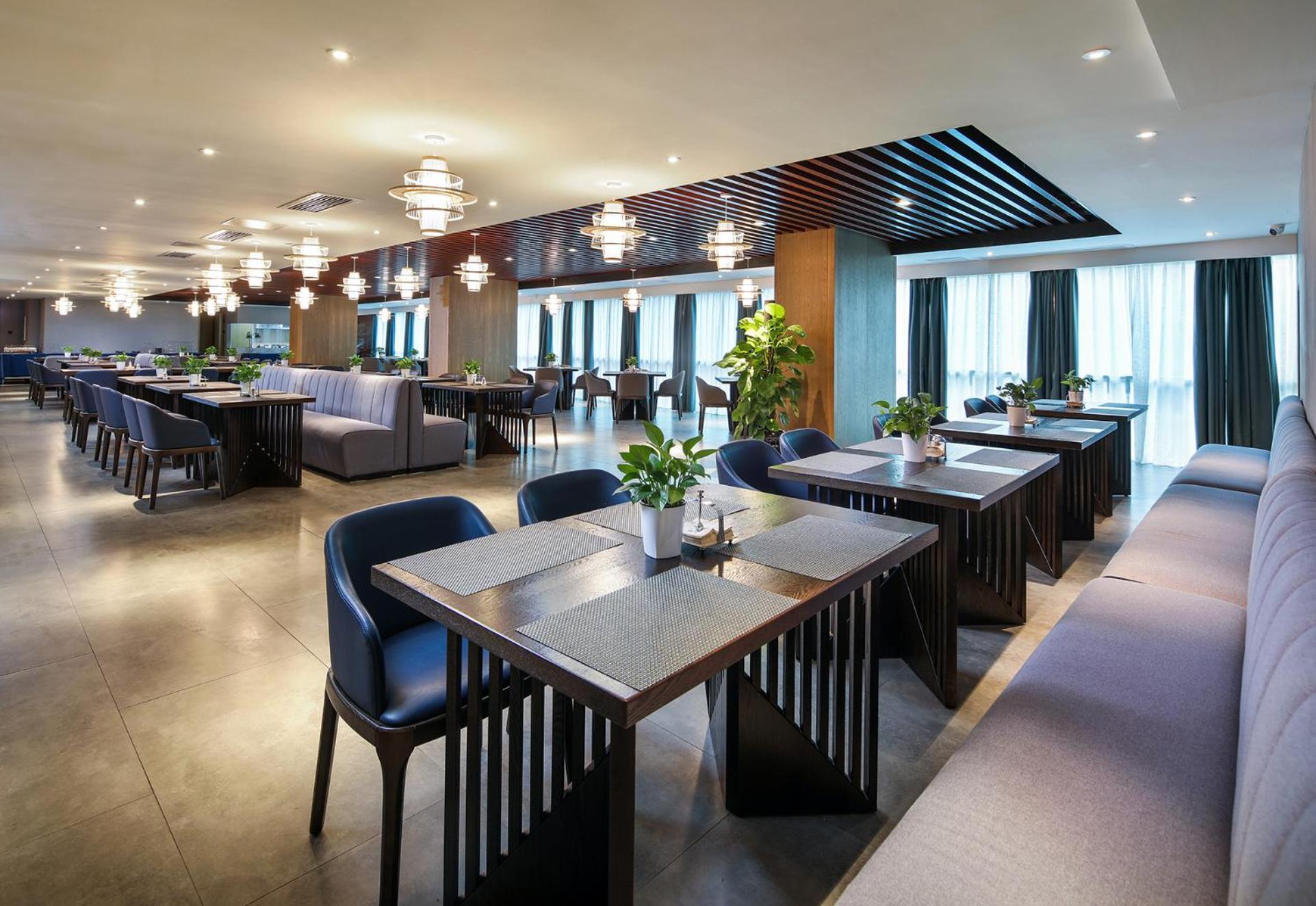 Mehood Lestie International Hotel Nancun Wanbo Metro Station Branch - Free Shuttle Bus To Canton Fair Complex During Canton Fair Period & Free Breakfast & Free Afternoon Tea & Free Midnight Snack & Free Vpn Internet Access Екстер'єр фото