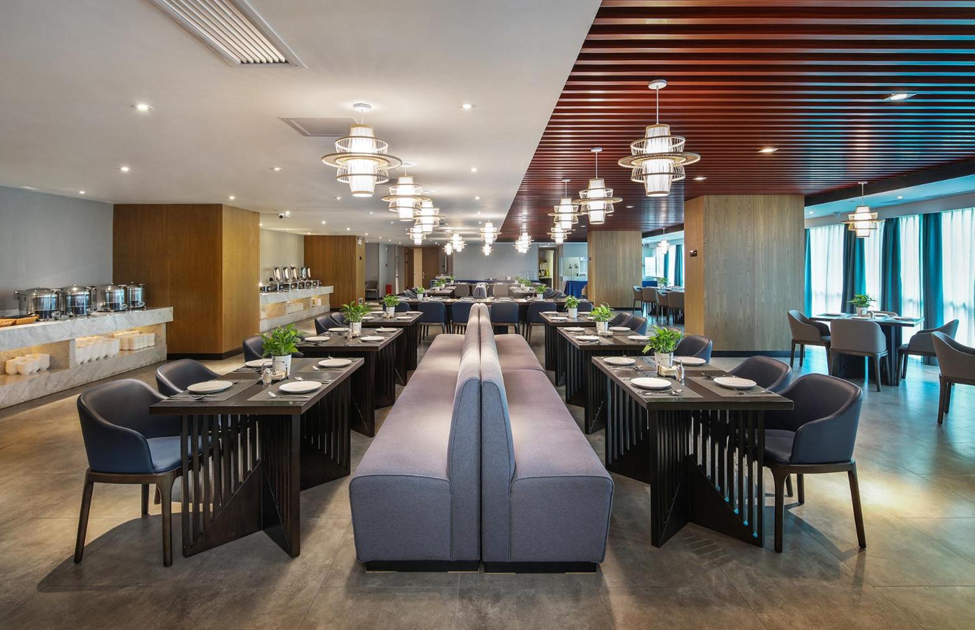 Mehood Lestie International Hotel Nancun Wanbo Metro Station Branch - Free Shuttle Bus To Canton Fair Complex During Canton Fair Period & Free Breakfast & Free Afternoon Tea & Free Midnight Snack & Free Vpn Internet Access Екстер'єр фото
