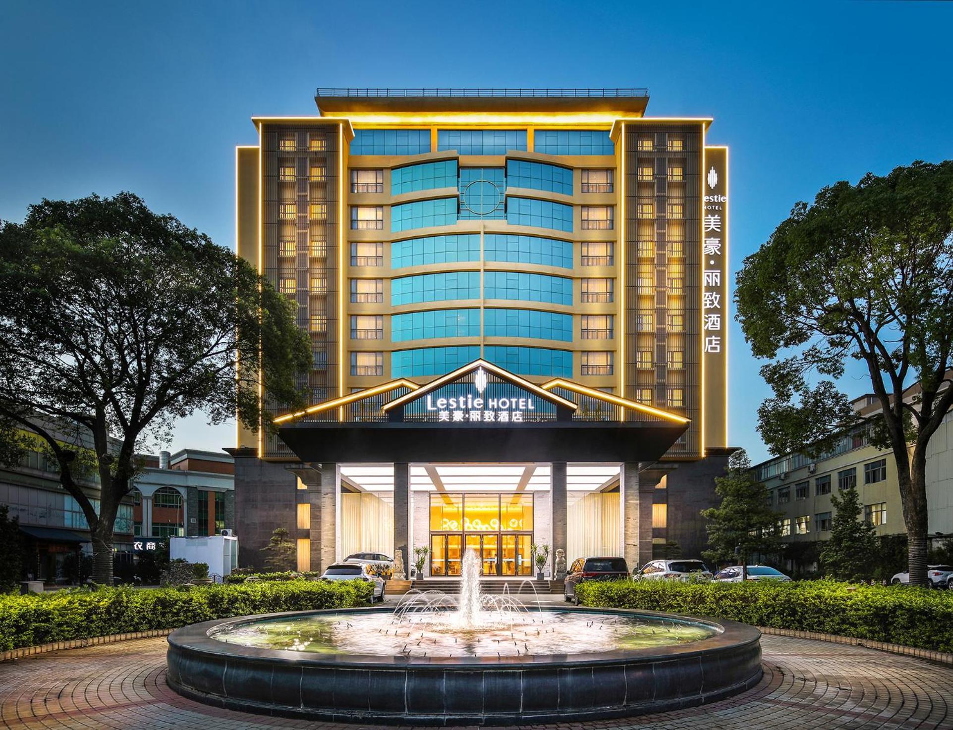 Mehood Lestie International Hotel Nancun Wanbo Metro Station Branch - Free Shuttle Bus To Canton Fair Complex During Canton Fair Period & Free Breakfast & Free Afternoon Tea & Free Midnight Snack & Free Vpn Internet Access Екстер'єр фото